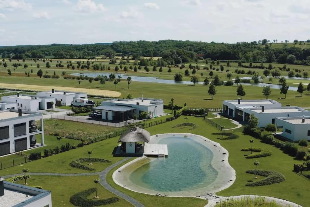 Luxus Appartement Am Golfplatz Und Therme Lutzmannsburg Zsira Exterior photo