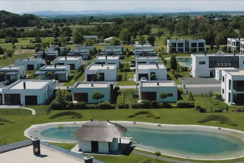 Luxus Appartement Am Golfplatz Und Therme Lutzmannsburg Zsira Exterior photo